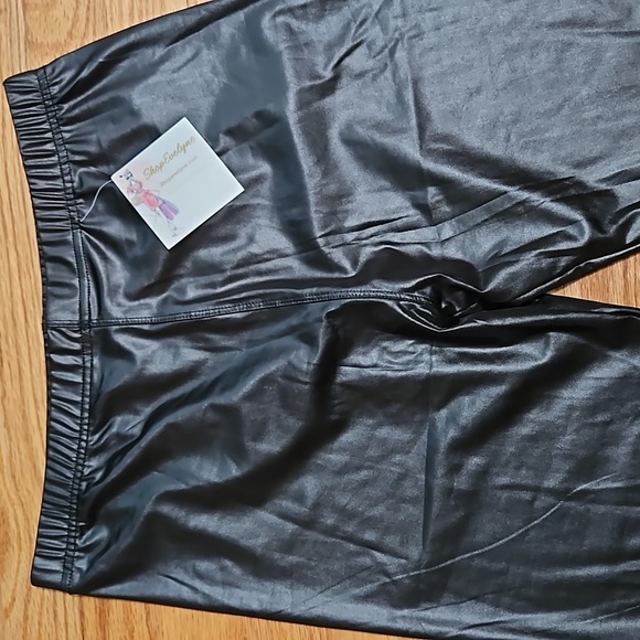 Glossy Black Leggings - Picture 4 of 6